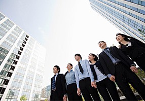 規(guī)范化的大研發(fā)團(tuán)隊(duì)